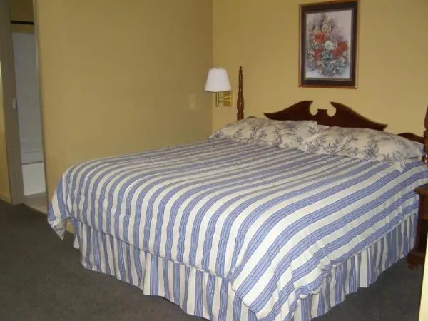 FIRST WESTERN INN 9